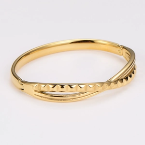 Elegant gold-plated twisted knot bangle with geometric engraving and hinge closure