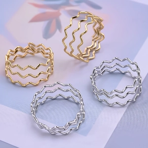 Minimalist 18K gold and silver layered wavy rings set in 304 stainless steel