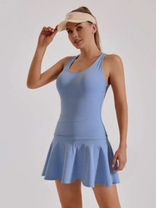 Light blue high-elasticity tennis dress with sleeveless design and pleated skirt with sun hat