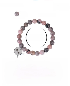 Bracelet en pierre zèbre rose avec pendentif Mom gravé et détails de taille précis