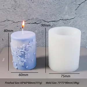 Details zur Zylindersilikonform und blauen Kerze mit Pflaumenblüten-Reliefmuster