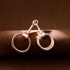 Minimalist Alloy Horsebit Scarf Buckle For Women High End Electroplated Metal Silk Scarf Ring Fastener Knotting Accessory For Shawls