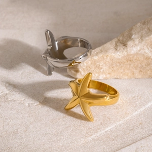 Detailed view of gold and silver starfish rings made of 18k gold plated stainless steel