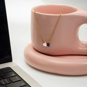 Collana in acciaio inossidabile placcata oro 18K con zirconi rosa a cuore e blu a goccia