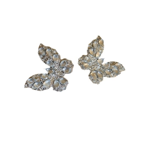 Boucles d'oreilles papillon en argent avec cristaux bleu clair et pierres de zircon