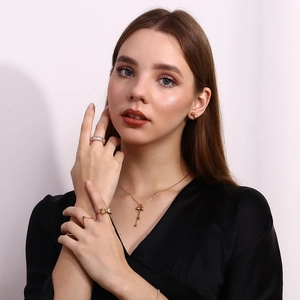 Fashion 18K gold plated bow jewelry set with necklace, earrings, and rings on model
