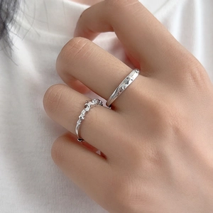 S925 sterling silver couple rings with shooting star design worn on hands