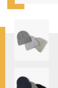 Flach liegende, mehrfarbige Rippstrickmützen aus dickem Jacquard für den Winter