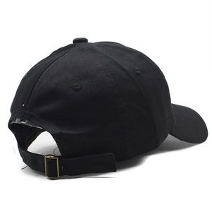 Berretto da baseball in cotone nero con ricamo a cuore e fibbia in metallo vintage
