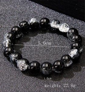 Detailed view of black and white glass bead bracelet with 1.0cm beads and weight specs