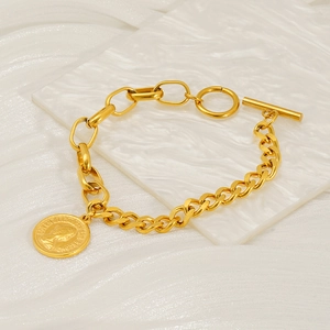 Gold-plated Cuban chain bracelet with Queen Elizabeth coin pendant and toggle clasp