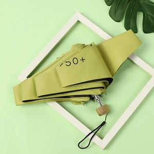 Mini flat five-fold green parasol with UPF 50+ sun protection and compact design