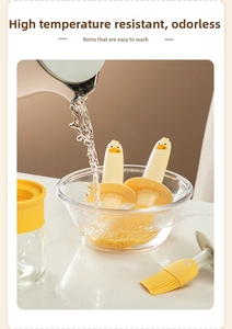 Detail showing the easy-to-wash silicone oil brush with cute yellow duck handle design