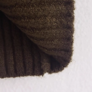 Cozy oversized brown ribbed knit sweater with a soft vintage texture and thick fabric