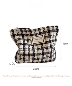 Detailed size chart of plaid tweed makeup bag showing 26cm length and 18cm height