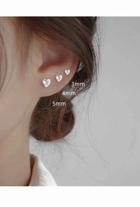 Detailed comparison of 3mm, 4mm, and 5mm heart-shaped zircon silver stud earrings