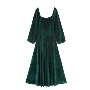Elegant dark green velvet maxi dress with square neckline and long puff sleeves