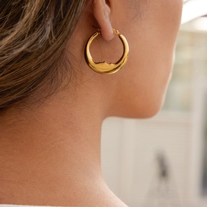 Classic 18K gold-plated chunky hoop earrings featuring a polished minimalist design for women