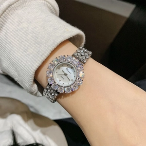 Luxury Women Silver Alloy Rhinestone Quartz Watch Starry Sky Mother Of Pearl Dial Analog Wristwatch Elegant Fashion Dress Watch