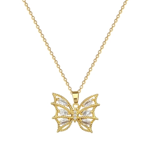 Élégant collier papillon doré avec zircons marquise sur une chaîne à maillons en O