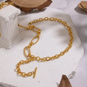 Minimalistische vergoldete Gliederkette mit T-Verschluss und Quastenanhänger für Damen
