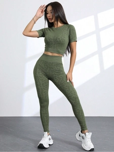 Set da yoga verde oliva jacquard leopardato con crop top e leggings alti