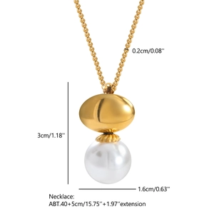 Detailed view of pearl pendant necklace showing dimensions 3cm height and 1.6cm width