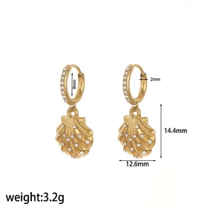 Detailed dimensions of gold shell earrings with zircon accents and size annotations
