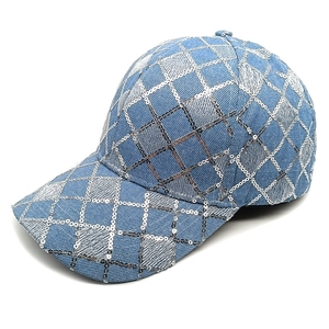 Berretto da baseball in denim blu con paillettes argento e motivo a scacchi con rombi