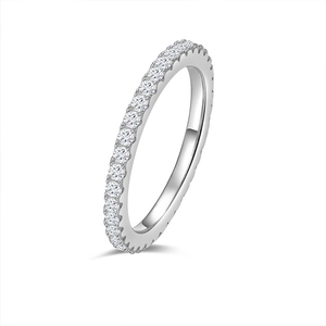 Eleganter S925 Sterlingsilber Ring mit Moissanit Kristallen in glänzendem Silber