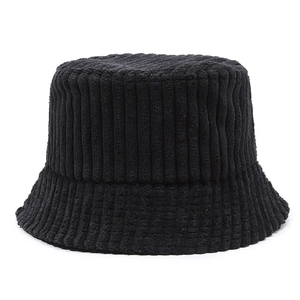 Cappello a secchiello classico nero in velluto a coste larghe per un look stile urbano