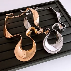 Exaggerated Wide Alloy Metal Necklace Wrinkled Wave Choker For Women Modern Statement Fashion Accessory