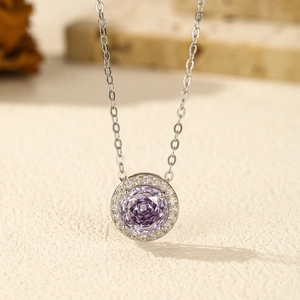 Collier élégant en argent s925 avec pierre taille rose lavande et halo de diamants