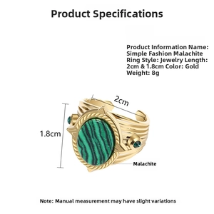 Detailansicht Goldring mit Malachit inklusive Maßen 1,8cm x 2cm und Gewichtsangabe 8g