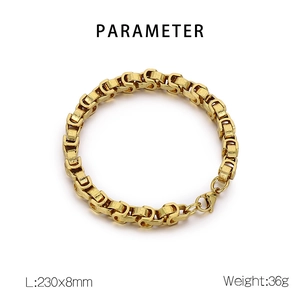 Détail macro du bracelet byzantin doré avec maillons gravés et spécifications de taille