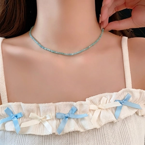 Collier ras du cou géométrique minimaliste en perles bleu ciel pour femme style luxe
