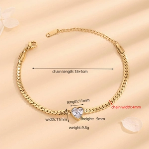 Elegant gold heart pendant Cuban link bracelet made of polished stainless steel for women