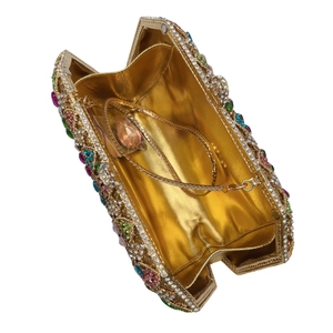 Elegante borsa da sera dorata con cristalli colorati e tracolla a catena in metallo