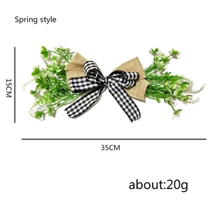 Détail d'un nœud printanier avec motif à carreaux et verdure artificielle de 35 cm