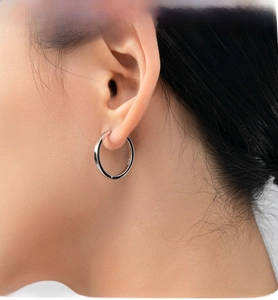 Close-up of S925 sterling silver minimalist hoop earring with authentic hallmark detail
