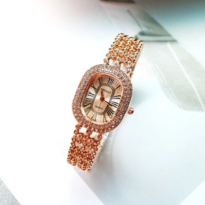 Montre Quartz Femme Boîtier En Alliage Ovale Incrusté De Strass Bracelet En Acier Inoxydable Chiffres Romains Mode Luxe