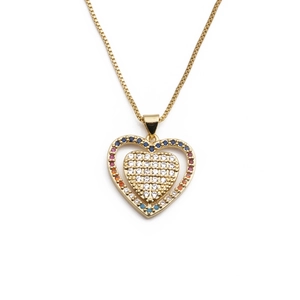 Collier à pendentif cœur doré serti de cristaux arc-en-ciel et zircons blancs