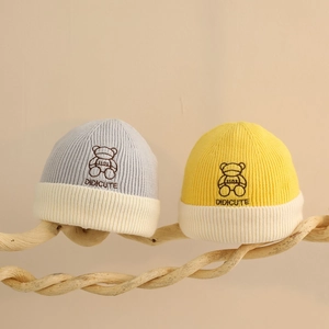 Bonnets tricotés hiver pour bébé avec broderie ours en gris et jaune color-block