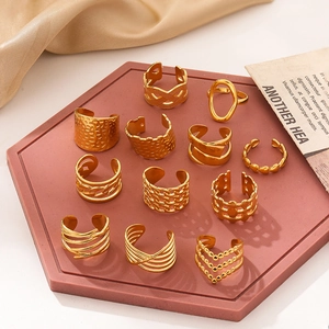 12-delige goudkleurige set open ringen met diverse geometrische en gelaagde ontwerpen