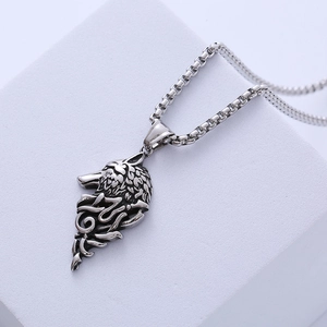 Retro punk wolf head pendant necklace for men in silver finish with box chain
