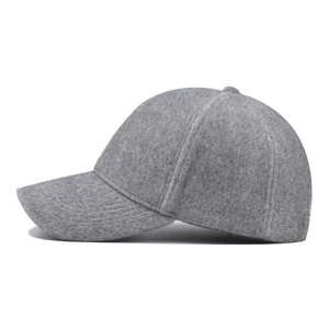 Casquette de baseball d'hiver grise en fausse fourrure avec doublure polaire chaude