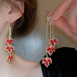 Boucles d'oreilles dorées vintage avec feuilles d'érable rouges et pampilles en cristal
