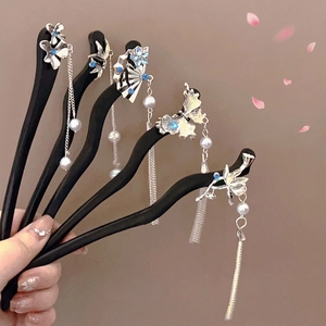 Set de pics à cheveux en bois de style ancien avec fleurs argentées et pompons perles
