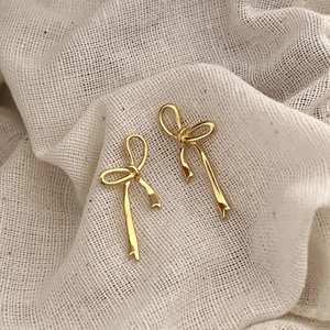Minimalist Bow Stud Earrings Small Exquisite Copper Hypoallergenic Light Luxury Fashion Jewelry For Women