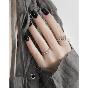 S925 sterling silver chain ring with colorful cubic zirconia stones on model